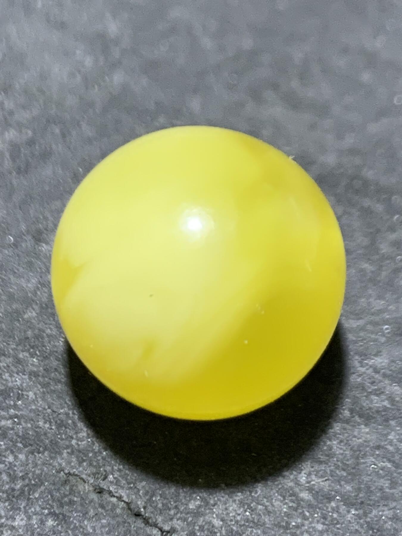 天然乌克兰原矿蜜蜡通货圆珠一颗，