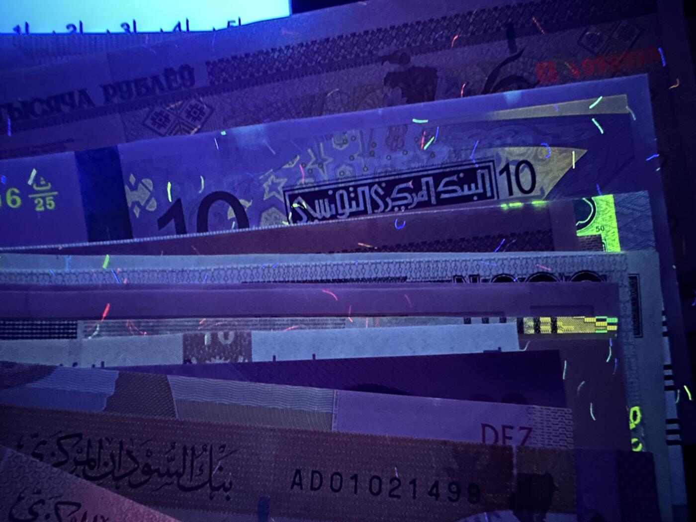 《外钞收藏家》第五百九十四期（畅拍场）（本平台长期征集拍品、欢迎藏友们联系合作） 多张精美纸币和塑料钞一起大部份全新 个别有瑕疵