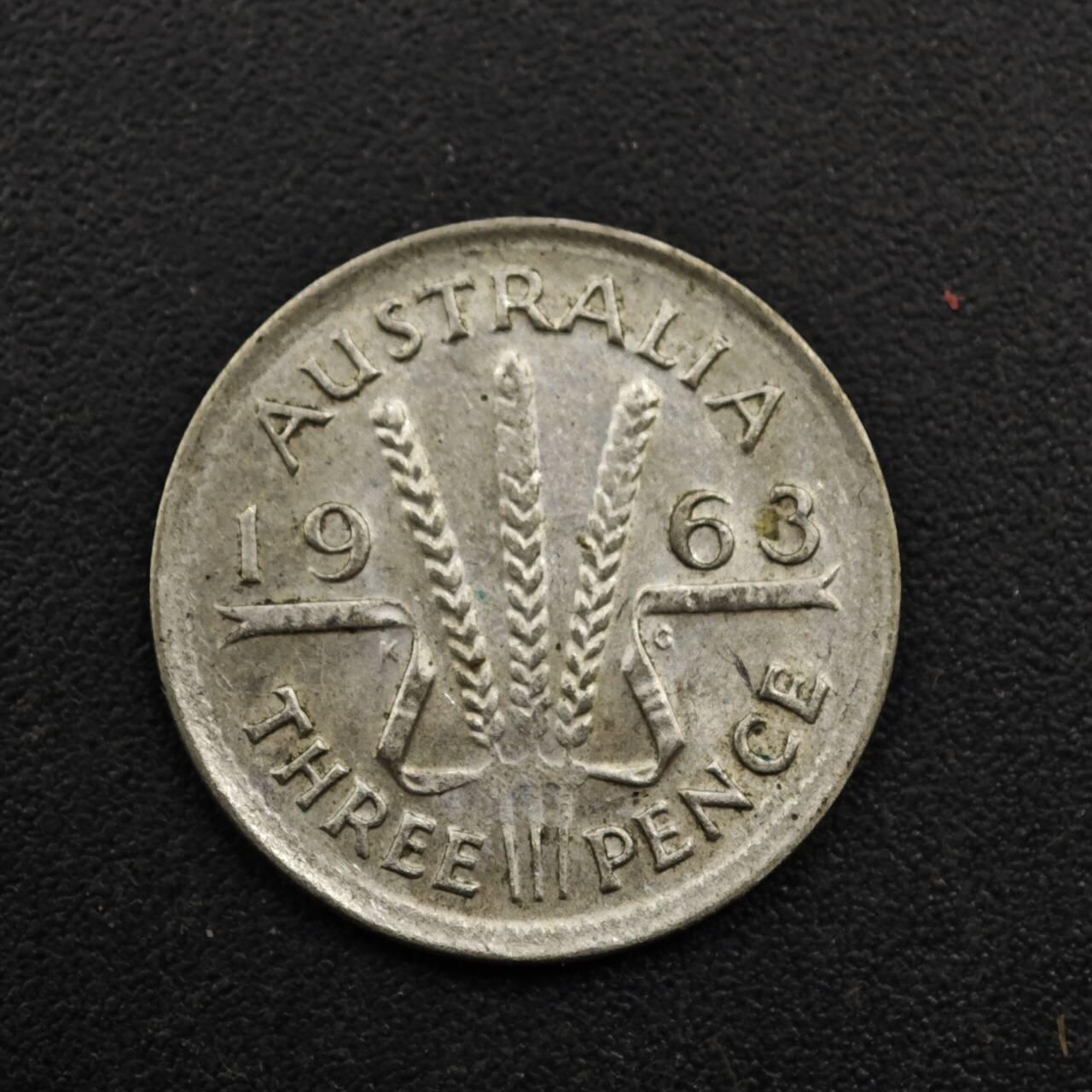 【淘币小摊】实时拍第八百三十一拍   散币场   满百包邮可预留二周 每周一统一发货   澳大利亚1963年伊丽莎白二世3便士银币