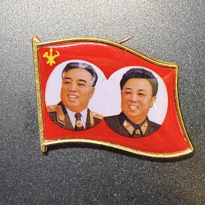 金日成金正日双人微笑军装章 - 金日成金正日双人微笑军装章