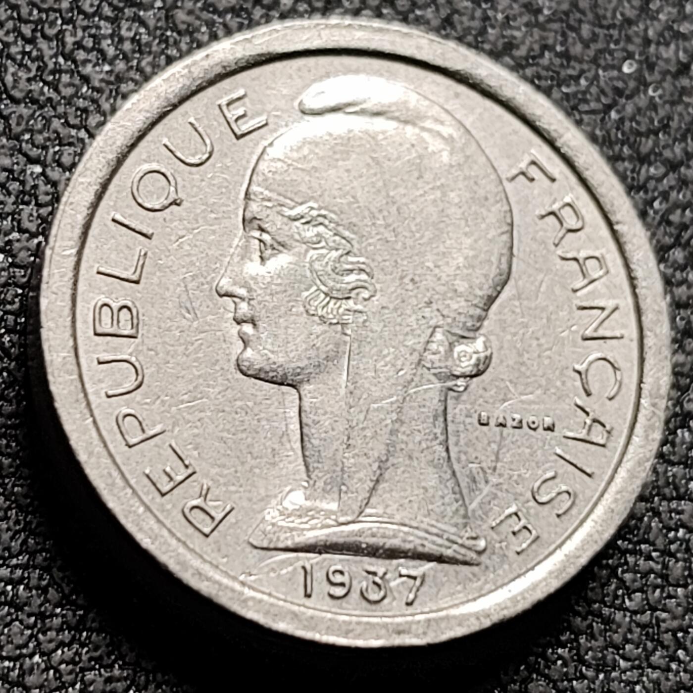 泉币菌-第147场-精品福利场 稀少 法国1937年法兰西自由女神凹槽电话代用币 铜镍 18mm 