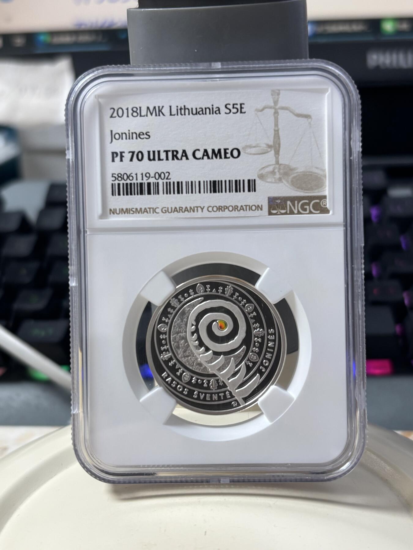 第186期拍卖 获奖立陶宛2018年传统庆典仲夏夜纪念银币NGC-PF70，925银，12.44克，发行3000枚，获2020年克劳斯年度最佳银币大奖