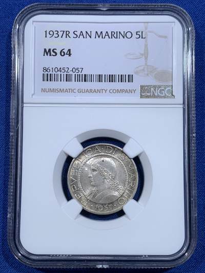 《竞宝斋》第448场 周日，周一，2场连拍 （全场包邮） - NGC MS64 圣马力诺1937R女神半身像5里拉银币，丝绸底板 状态很不错