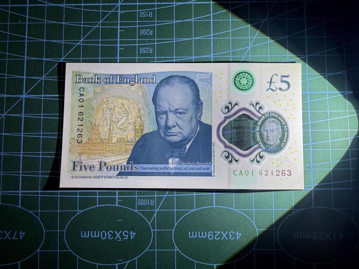 【炜奕收藏】，第五十三期 英国查尔斯5镑，UNC品相，CA01冠号码无47