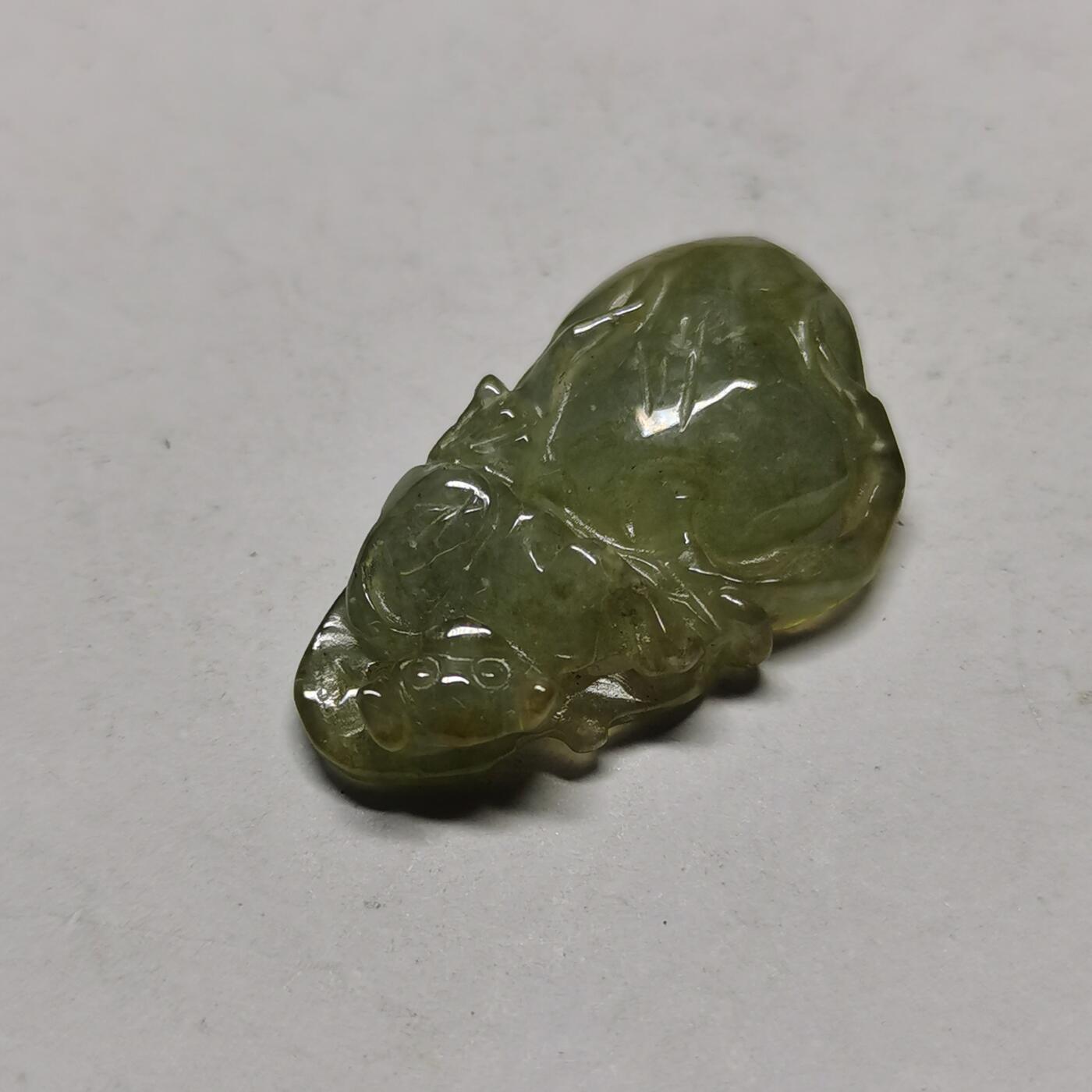 杂件专场89期 清代老玉吊坠，手雕猴和桃