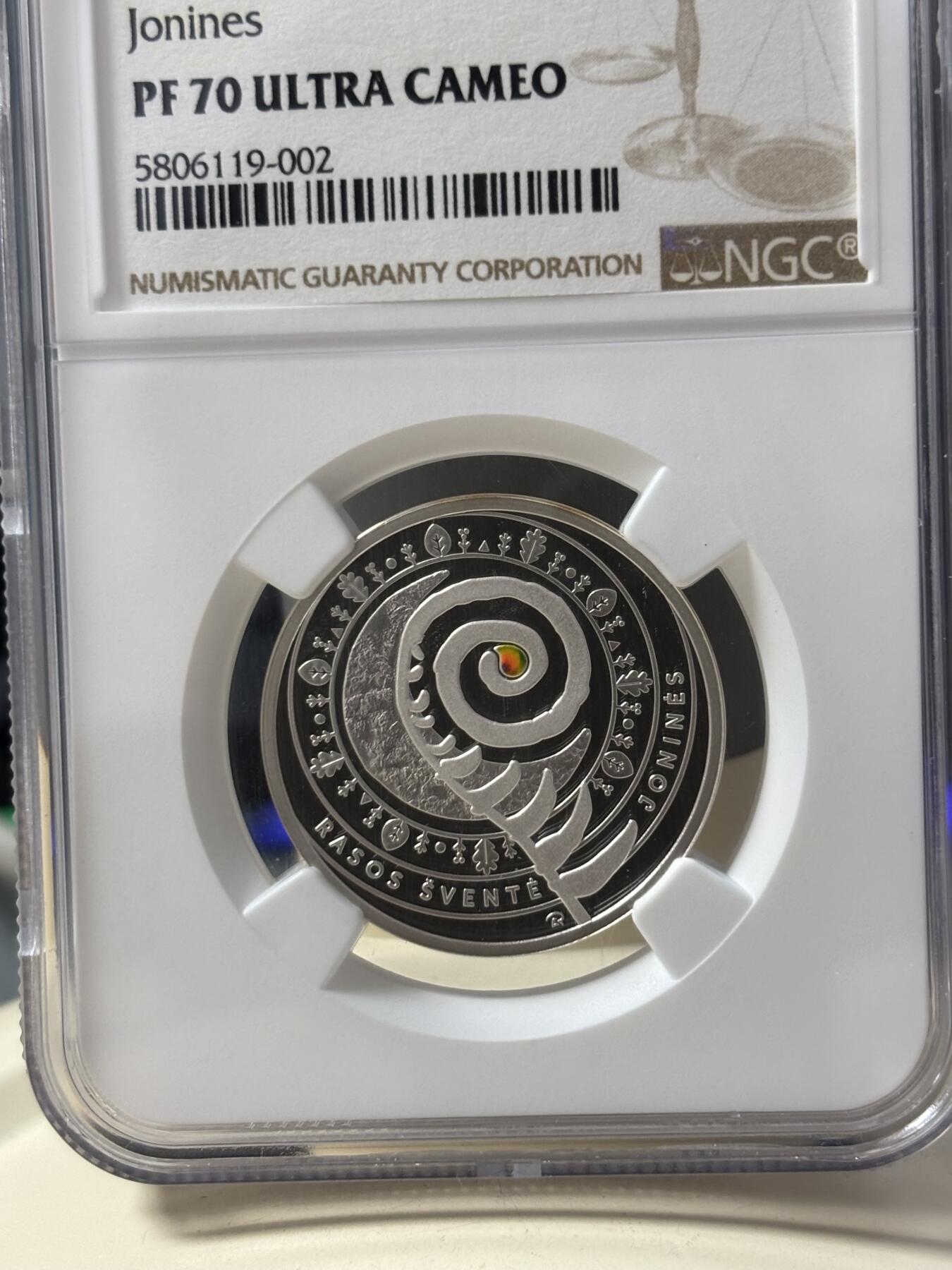 第186期拍卖 获奖立陶宛2018年传统庆典仲夏夜纪念银币NGC-PF70，925银，12.44克，发行3000枚，获2020年克劳斯年度最佳银币大奖