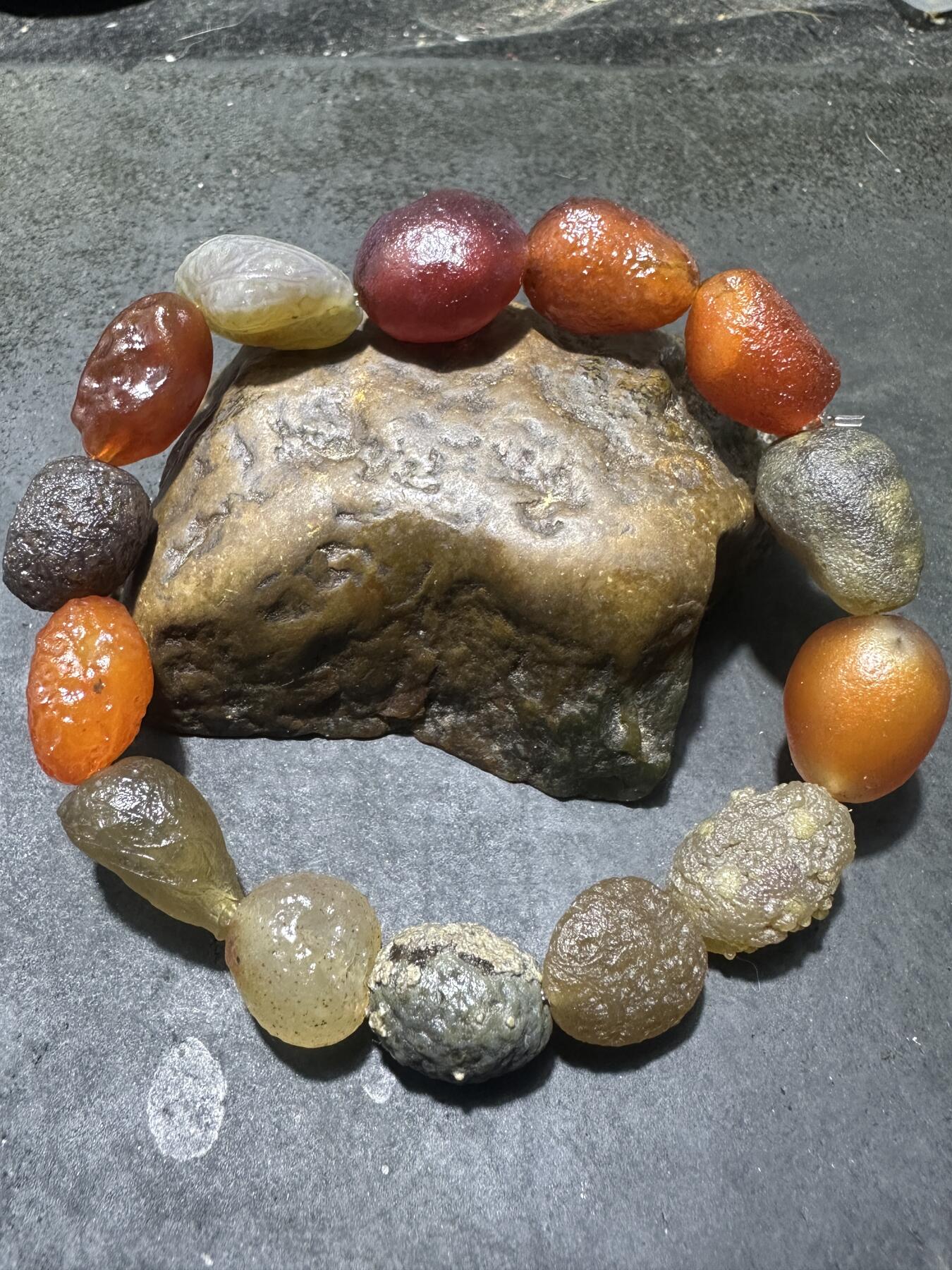 精美阿拉善多宝筋脉石原石手串一条，