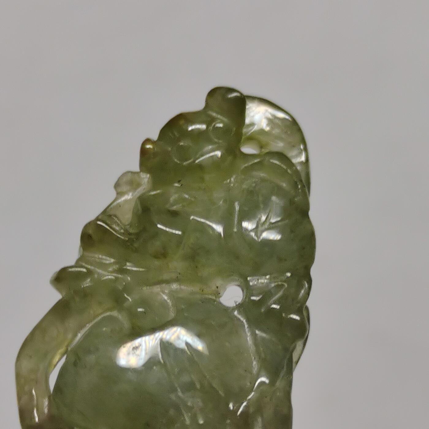 杂件专场89期 清代老玉吊坠，手雕猴和桃