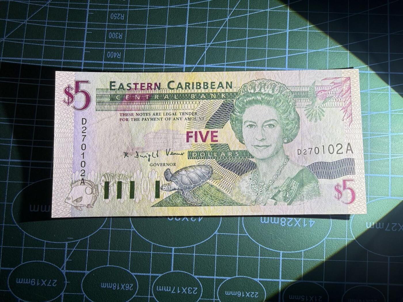 【炜奕收藏】，第五十三期 1994年东加勒比5元，UNC品相，字母A安提瓜