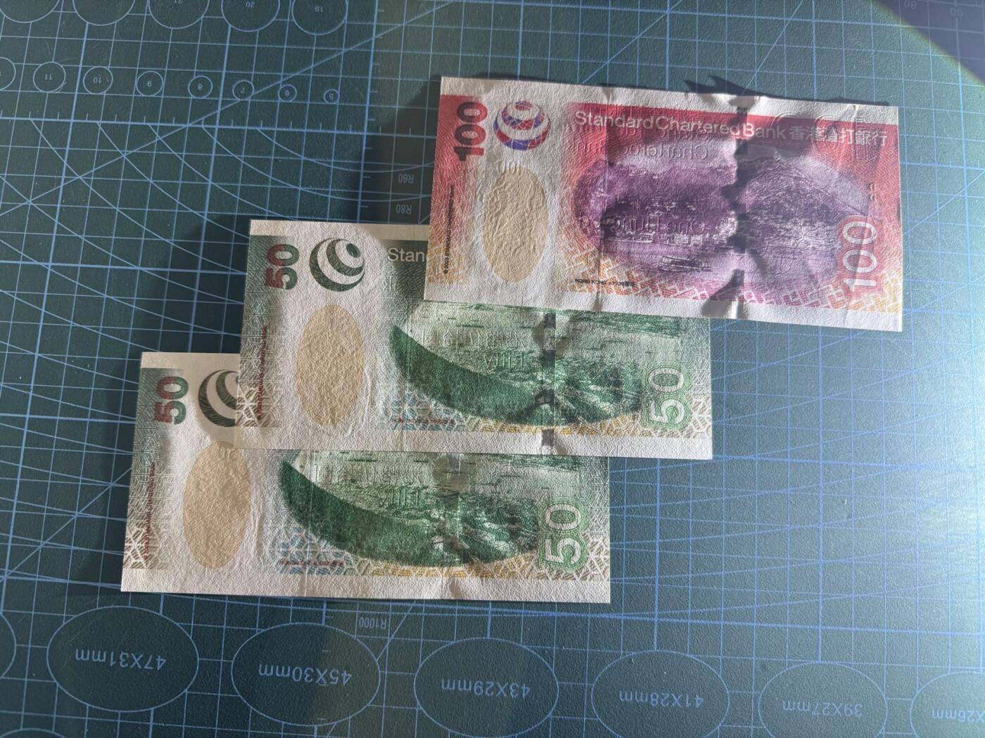 【炜奕收藏】，第五十三期 被鸽重拍，香港渣打银行50-100元共3张，UNC品相，包含多张无347