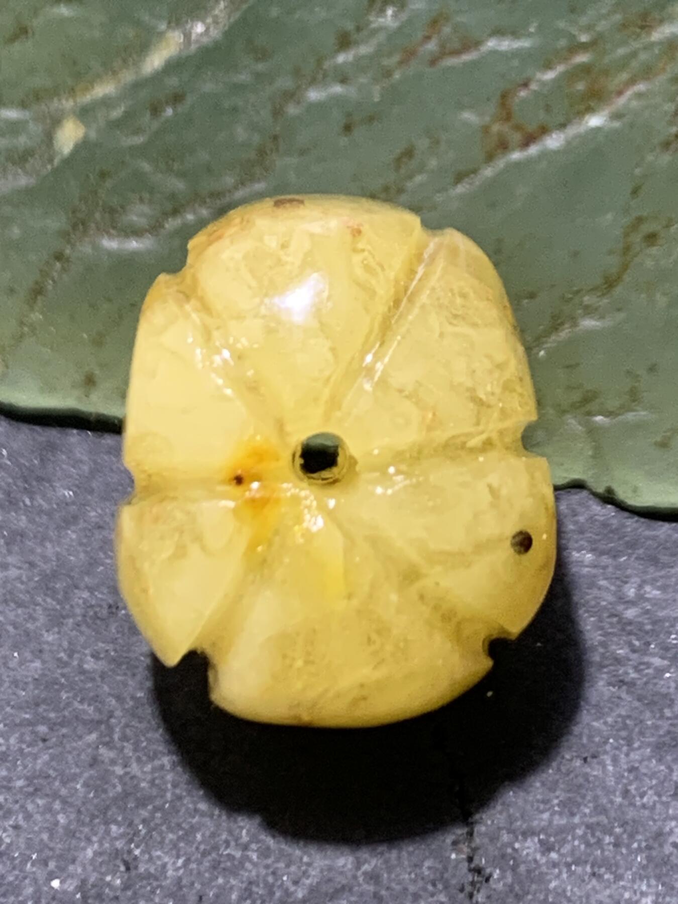 天然通货乌克兰原矿蜜蜡瓜珠一颗！