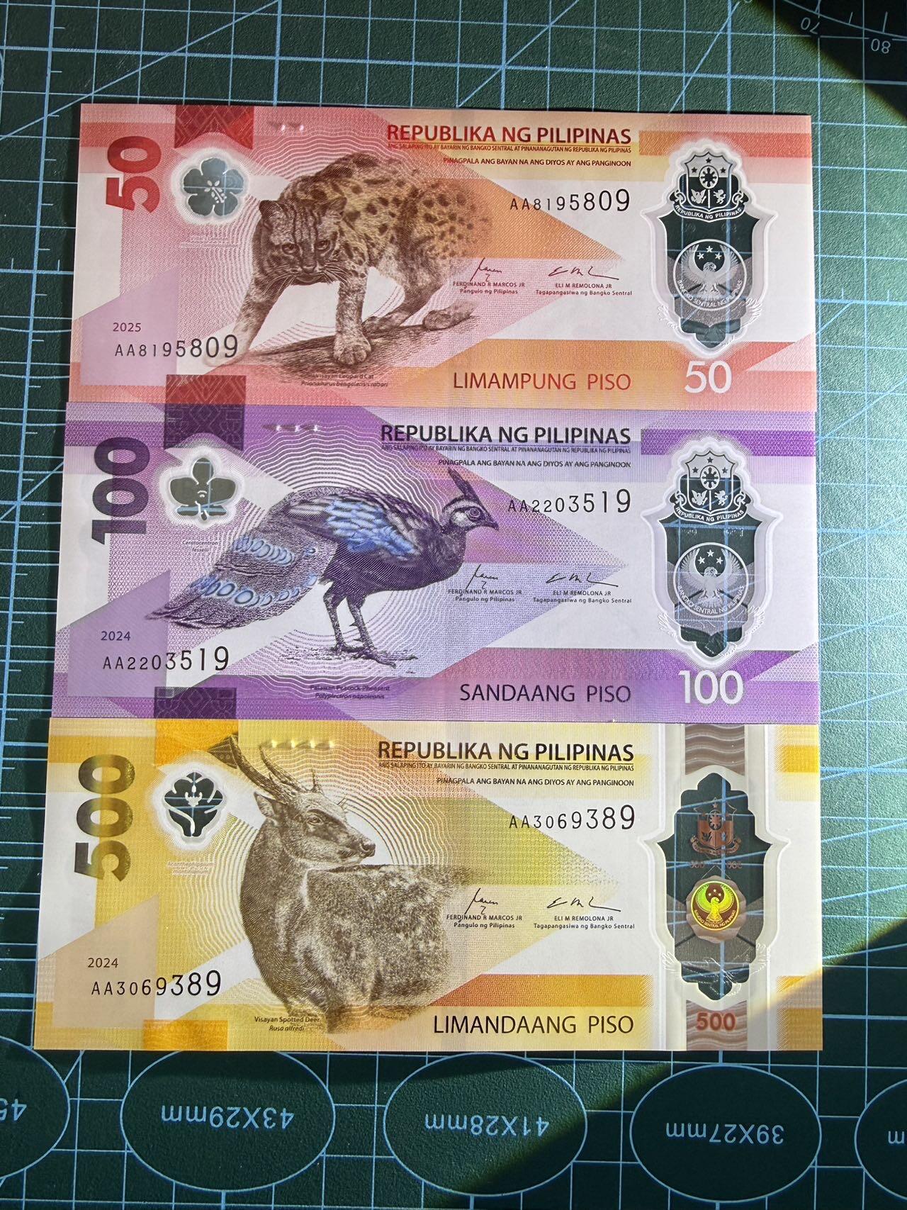 【炜奕收藏】，第五十三期 菲律宾新版50-500比索，UNC品相，均为AA首发冠号码无47尾同9