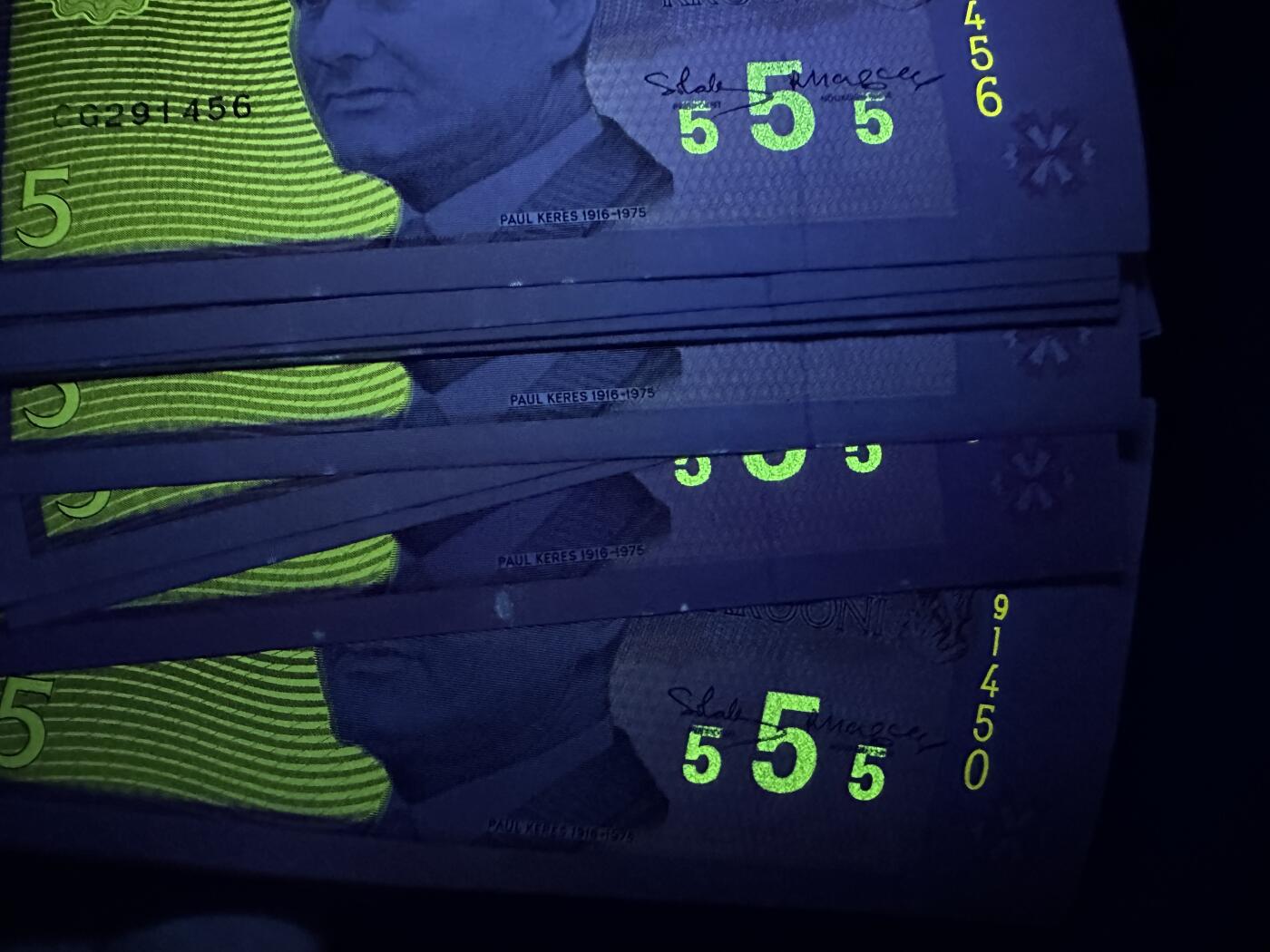 《外钞收藏家》第五百九十四期（畅拍场）（本平台长期征集拍品、欢迎藏友们联系合作） 爱沙尼亚5克朗 20张一起 部分连号 全新 部分有轻微潮点