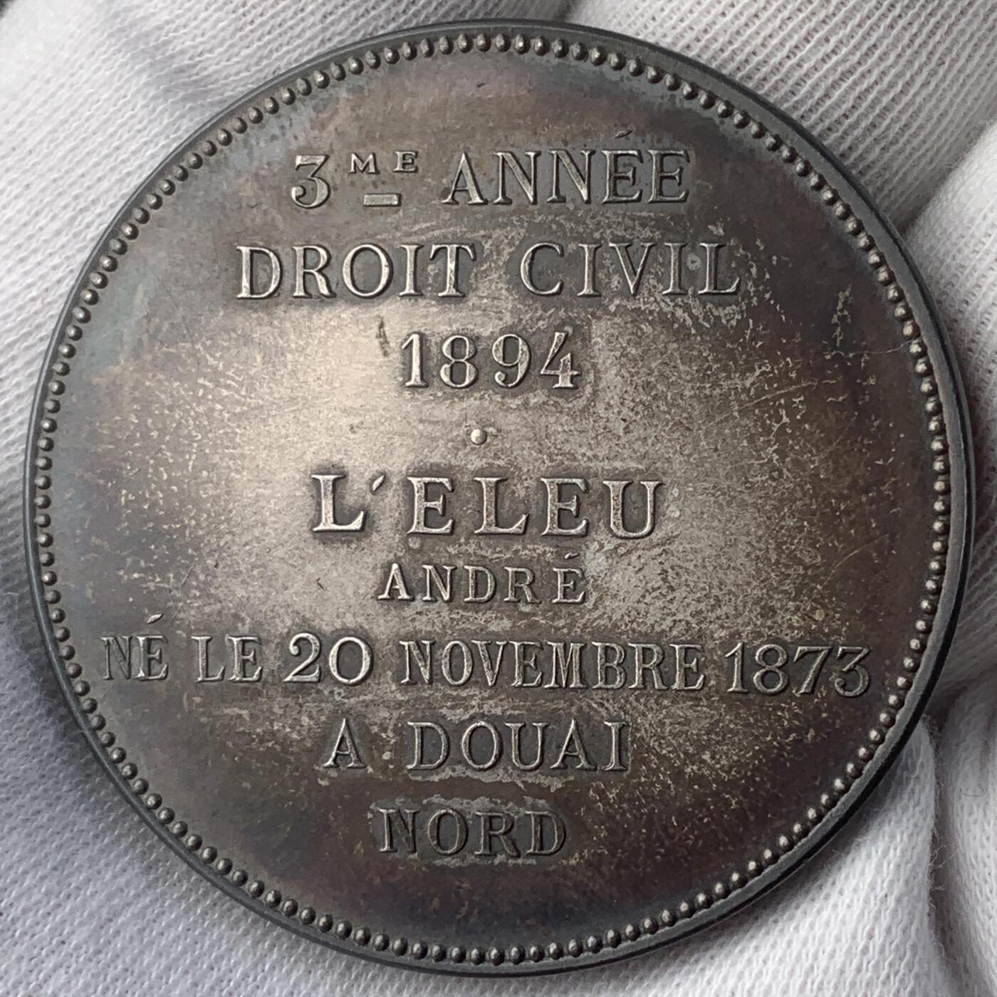 掌中浮雕-藏着的欧洲第046场 1894年法国里尔法学院颁发的银质奖章，45.5mm，50.3g，大师DUBOIS作品，品相包浆好