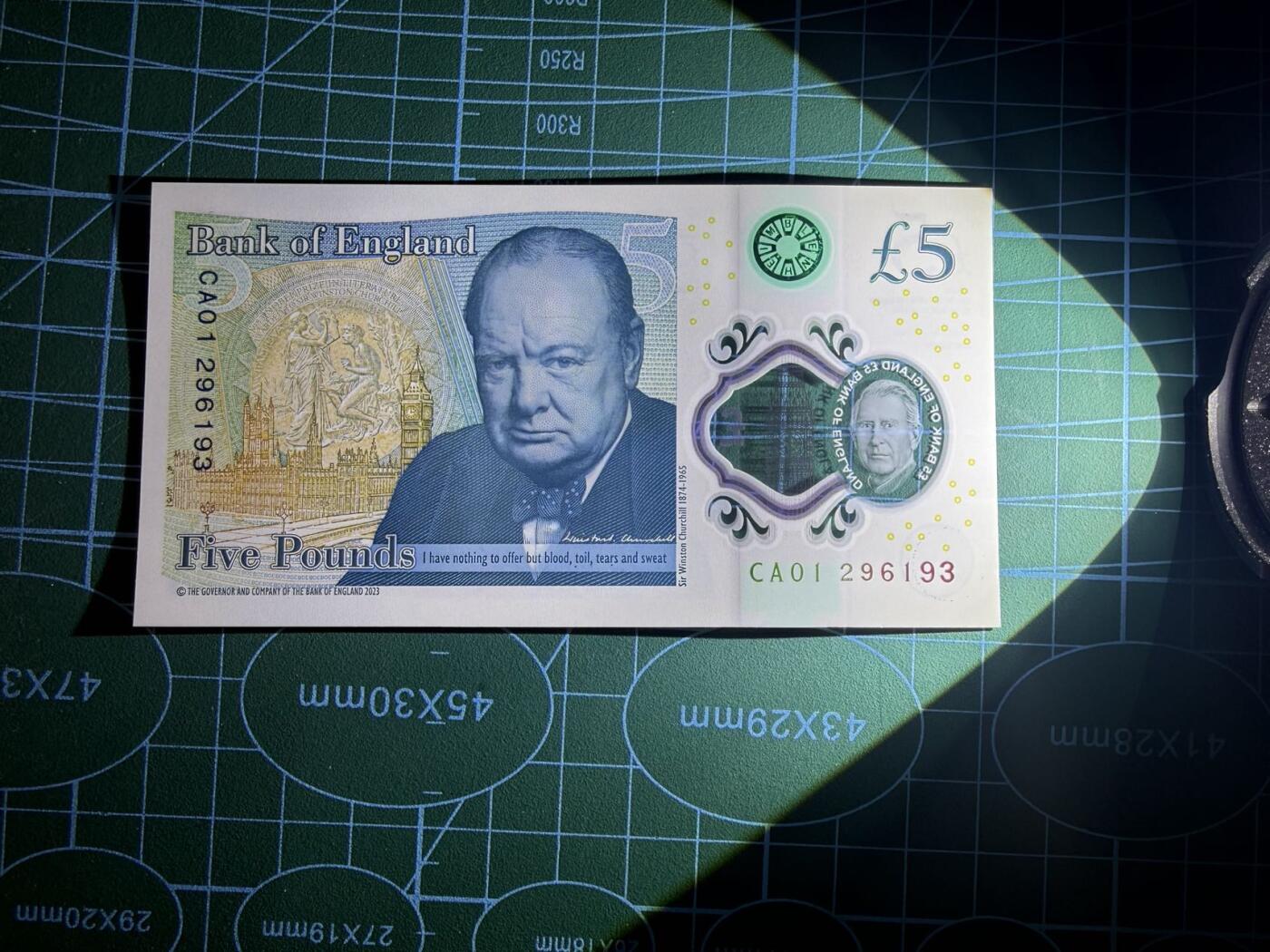 【炜奕收藏】，第五十三期 英国查尔斯5镑，UNC品相，CA01首发冠号码无47