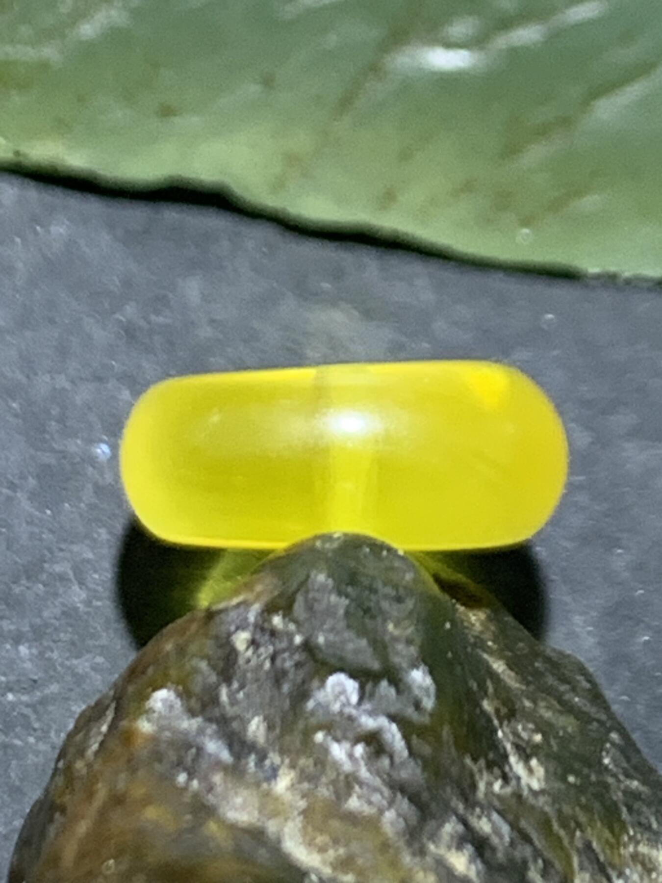 精美天然乌克兰蜜蜡随形小平安扣一个