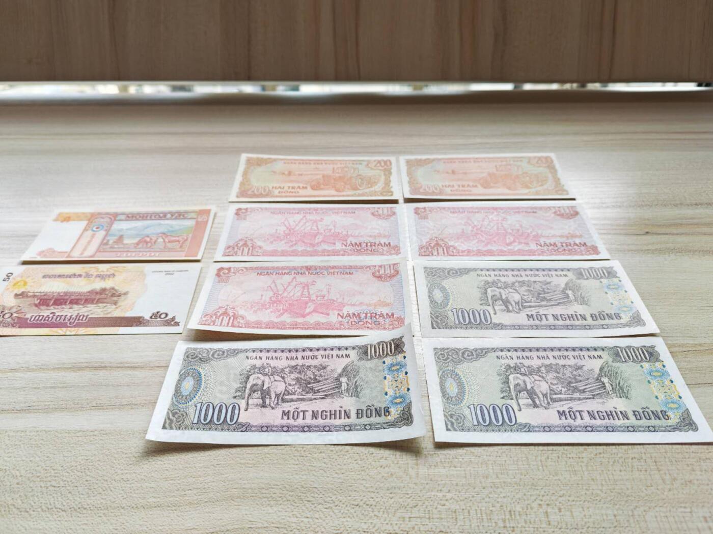 全新的越南、蒙古、柬埔寨三国纸钞十张一起卖！福利贴！所见所得！
