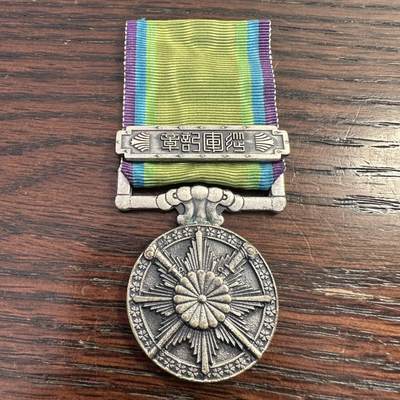 蒂克钱币-第52场 日本勋章徽章 专场 - 从军纪念小徽章一个 挂坏