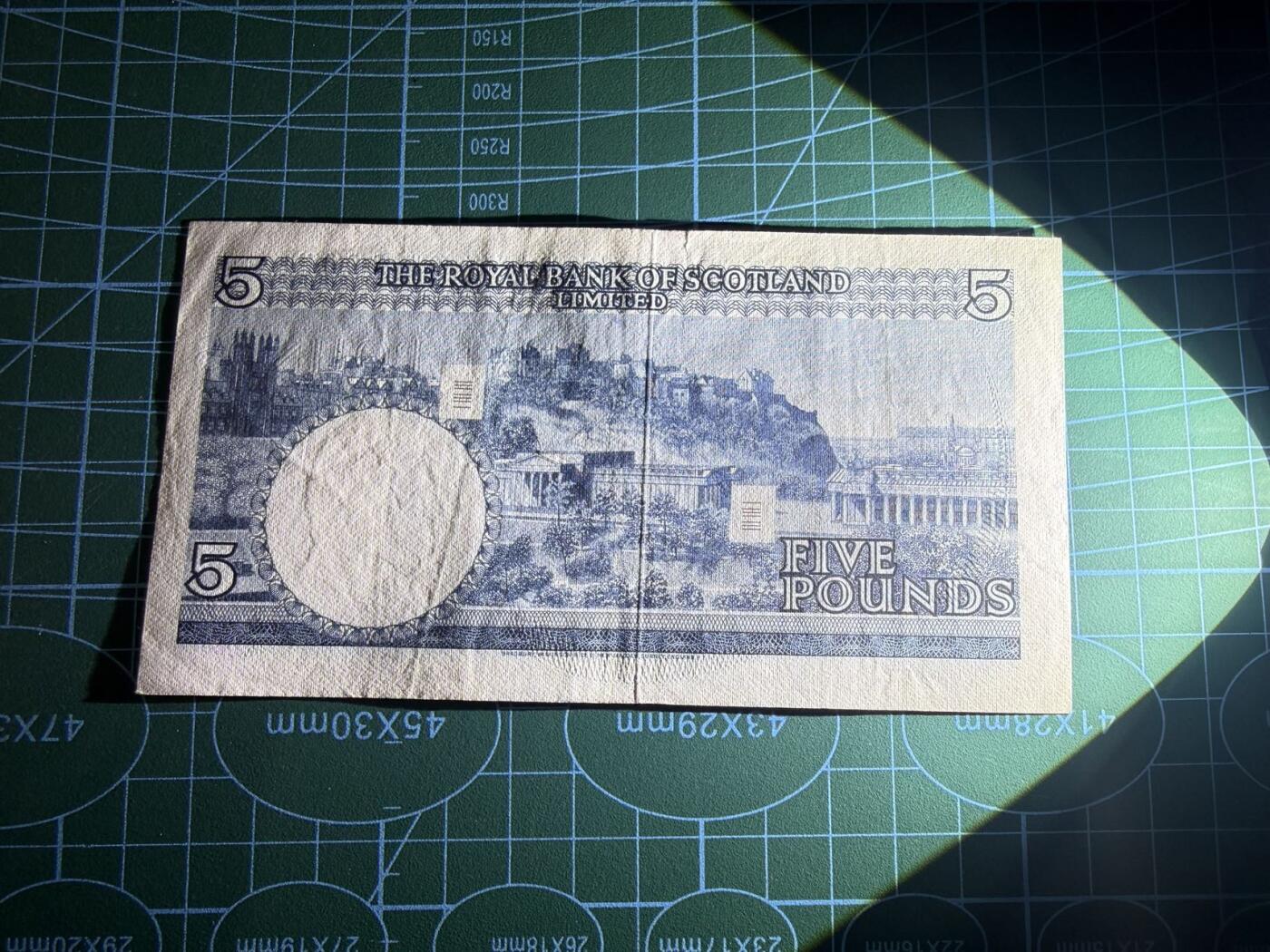 【炜奕收藏】，第五十三期 1969年苏格兰皇家银行5镑，品相如图，上方有一处裂口