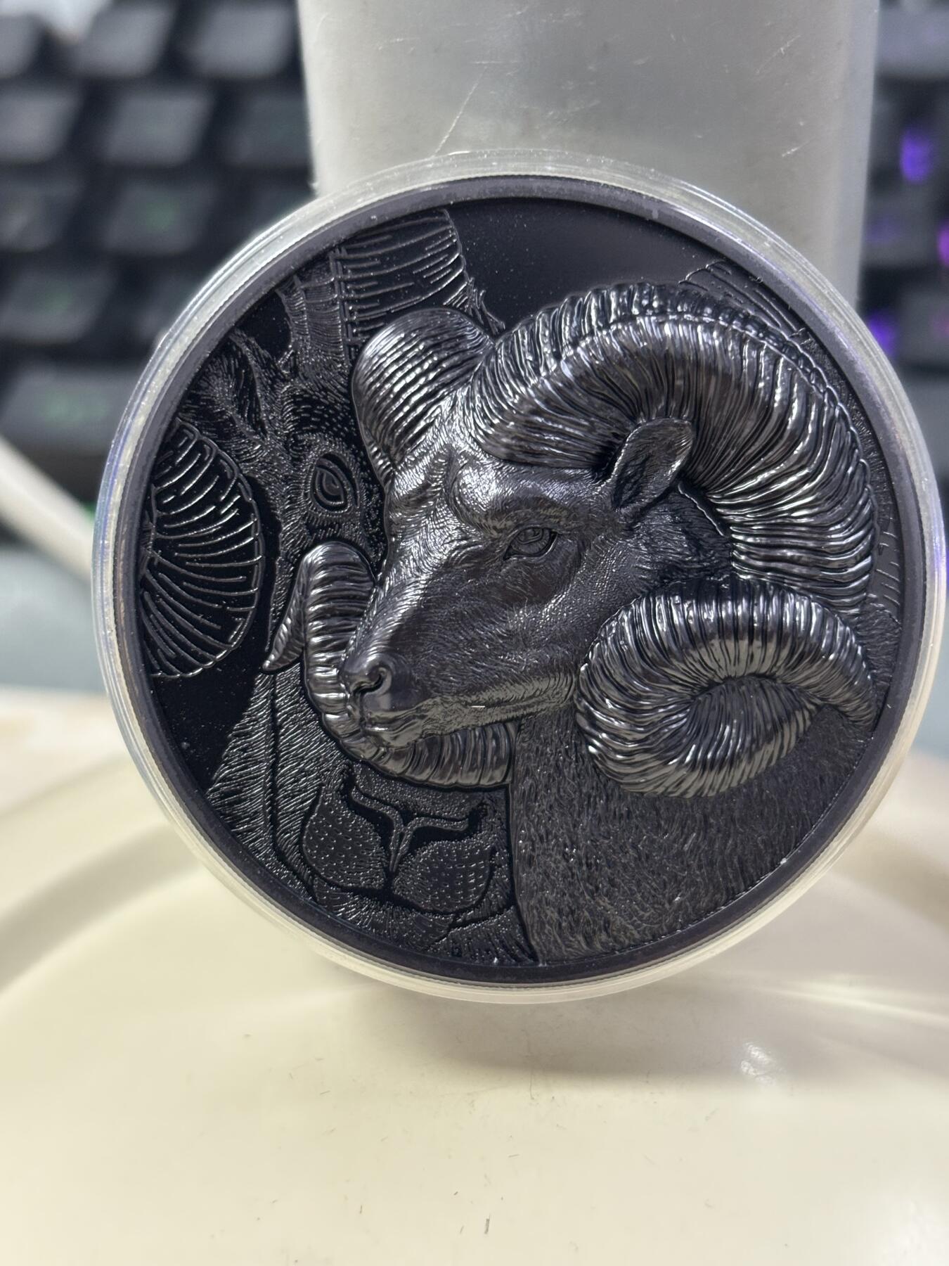 第186期拍卖 蒙古2022年大自然盘羊5盎司高浮雕黑色纪念银币无盒无证书，999银，发行500枚