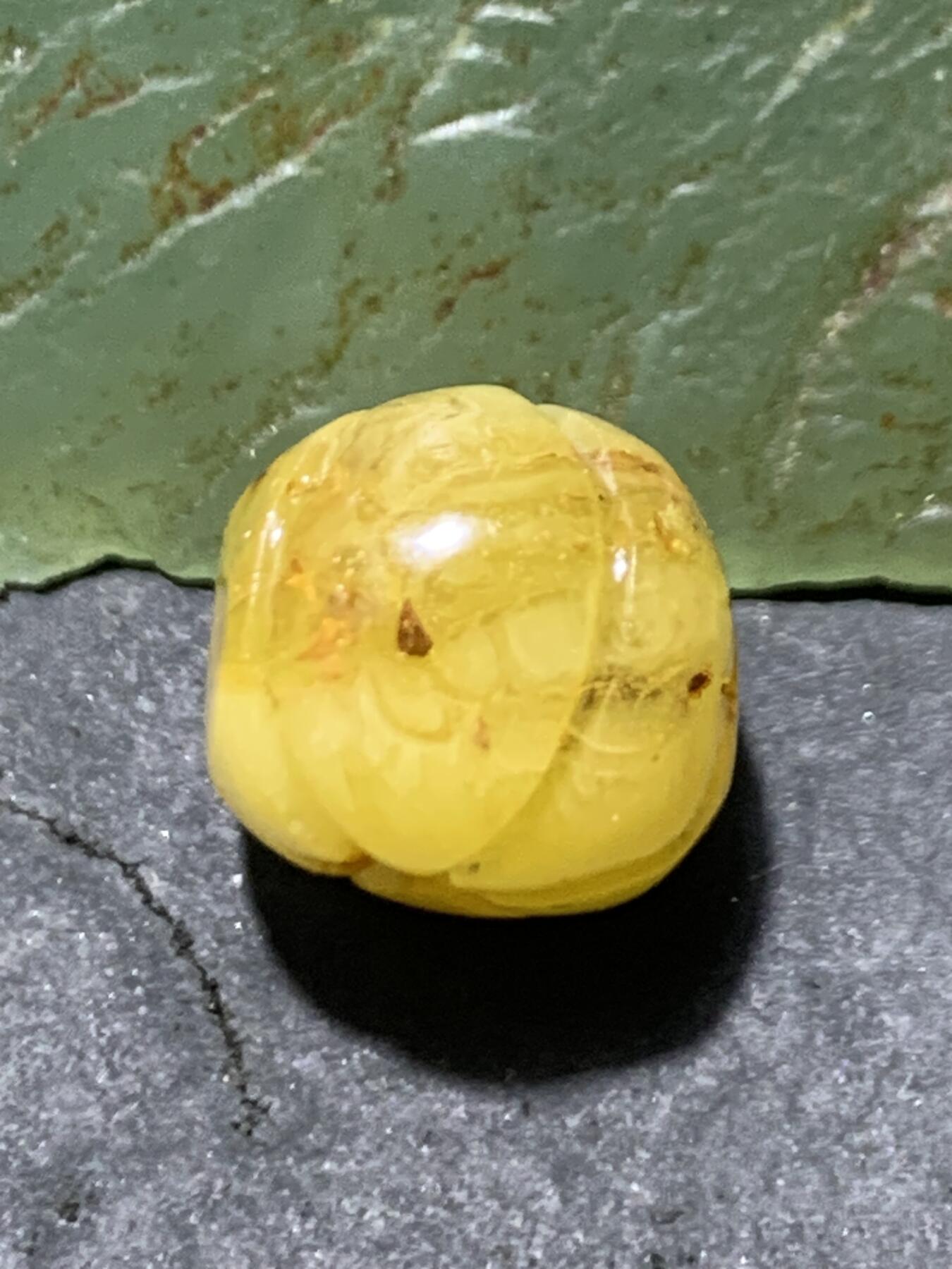 天然通货乌克兰原矿蜜蜡瓜珠一颗！