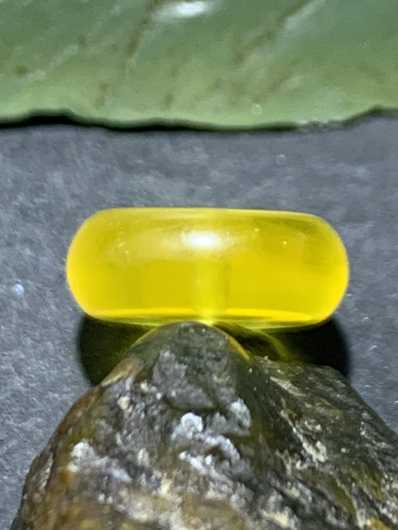 精美天然乌克兰蜜蜡随形小平安扣一个