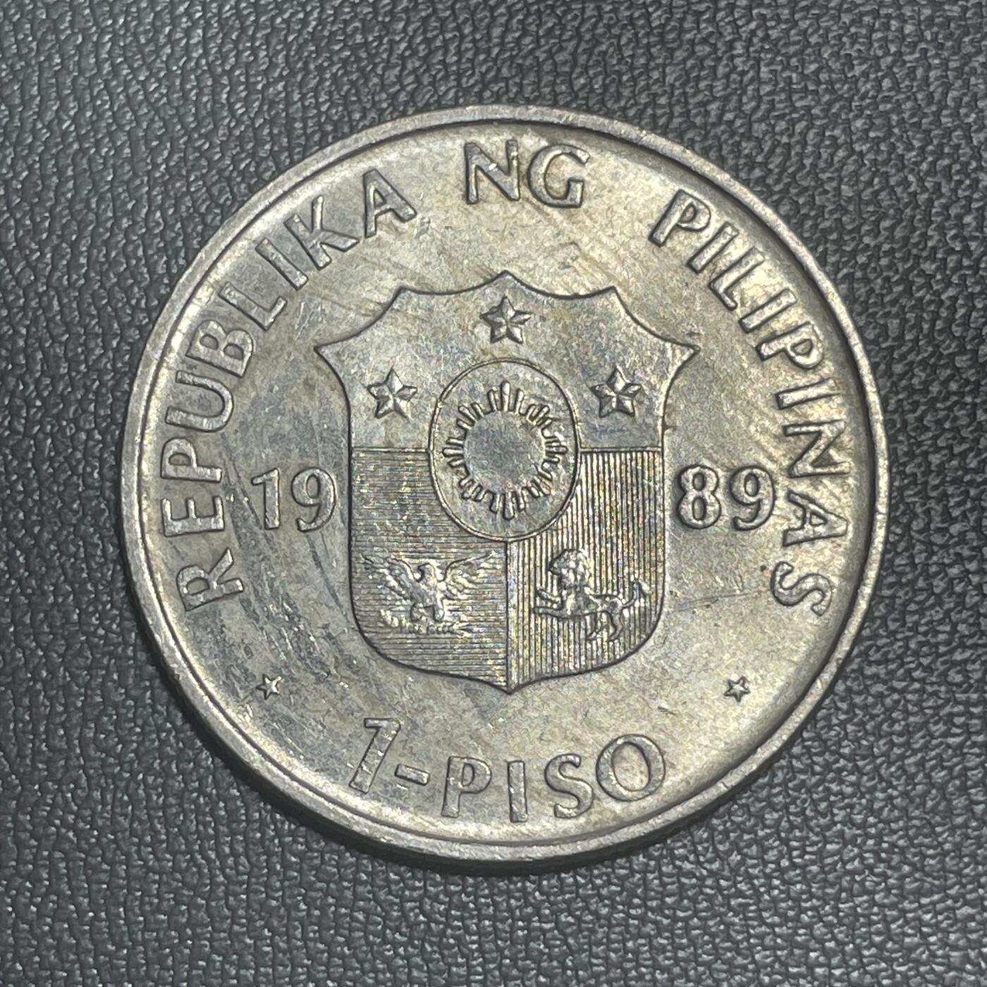 回流1222 菲律宾1989年1比索菲律宾文化十年纪念币 三大民族人物肖像 象征吕宋、维萨亚、棉兰老岛族群