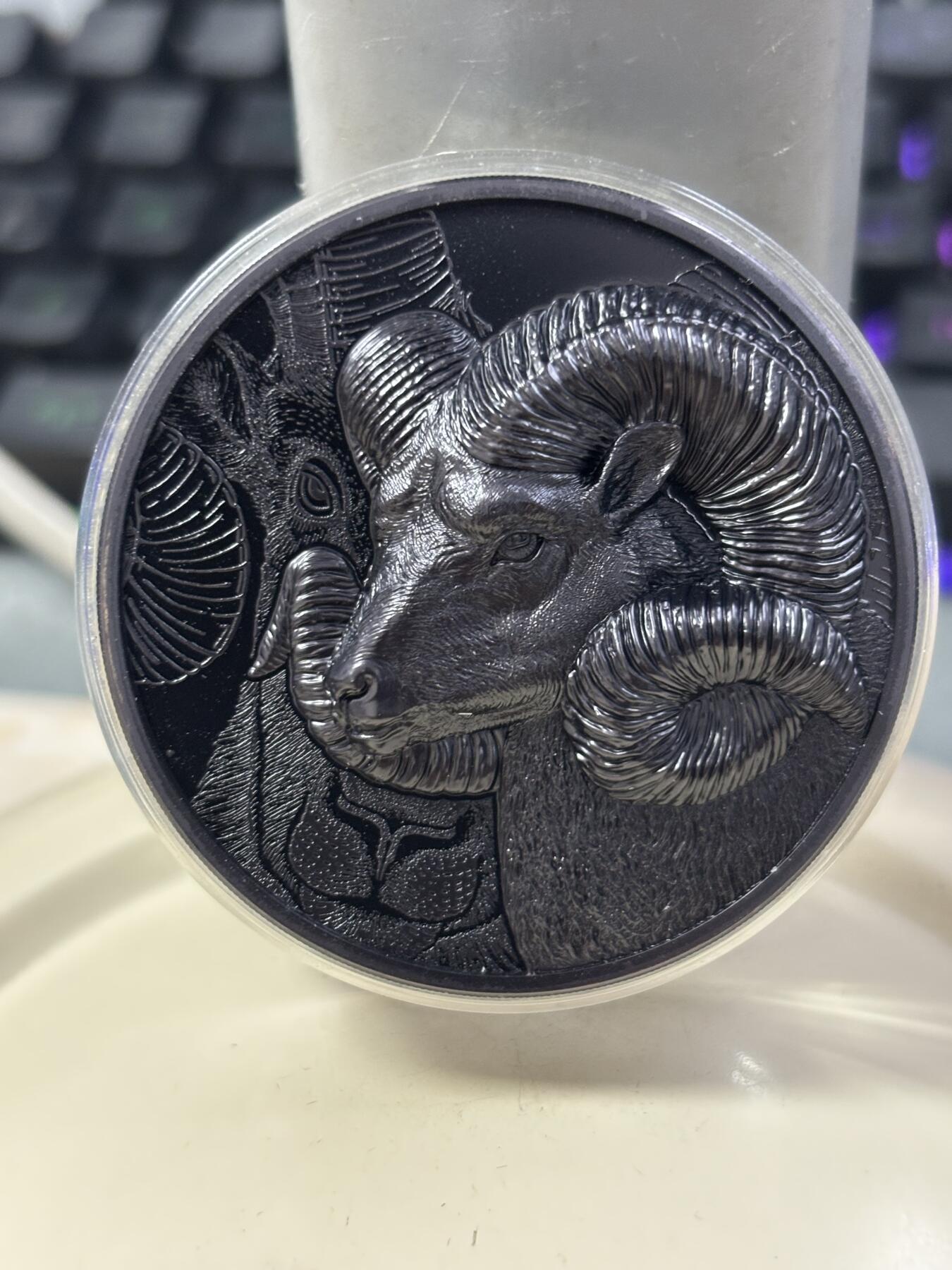 第186期拍卖 蒙古2022年大自然盘羊5盎司高浮雕黑色纪念银币无盒无证书，999银，发行500枚