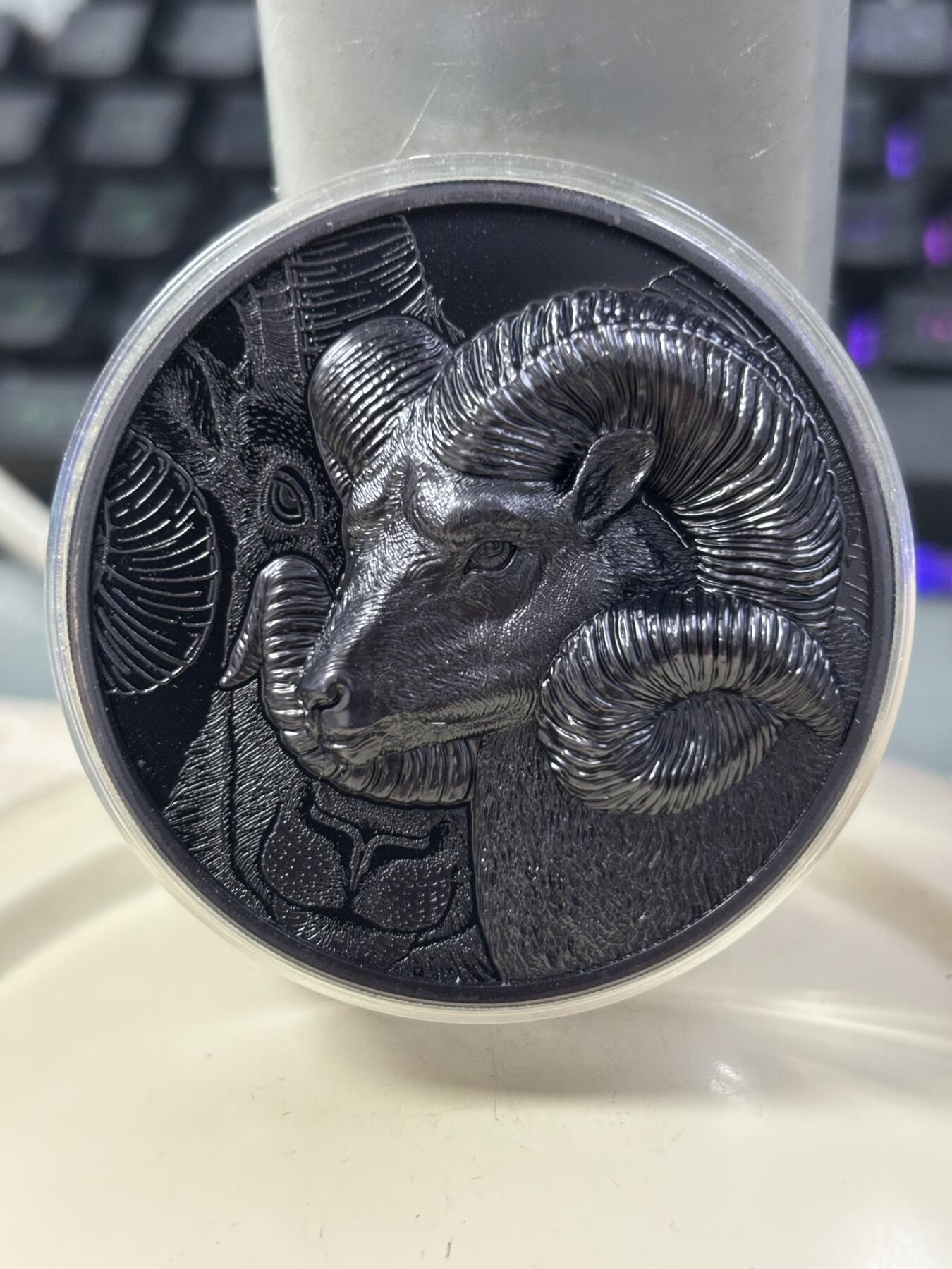 第186期拍卖 蒙古2022年大自然盘羊5盎司高浮雕黑色纪念银币无盒无证书，999银，发行500枚