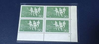 德国邮票专场，都是人物题材 - 德国邮票四方联一张，1976年发行，世界女子曲棍球锦标赛。品相如图