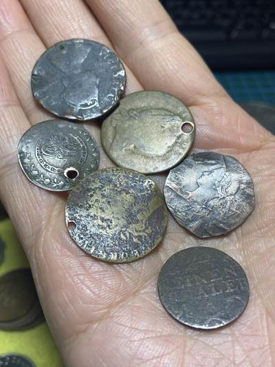 2025年第一百三十七场(总第一百六十三场）外国好品散币场(免佣金) - 各国差品打孔老铜币6枚