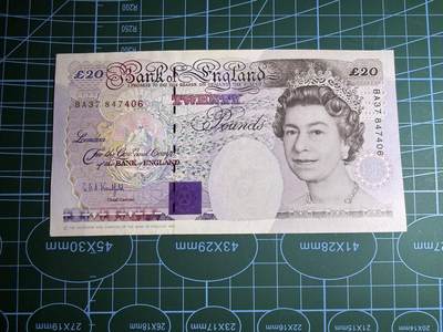 【炜奕收藏】，第五十三期 - 英国E序列初版20镑数字版，UNC-品相，轻微压痕，边缘潮斑