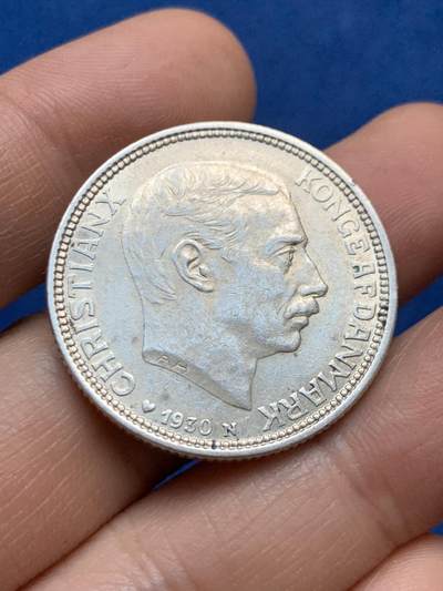 《竞宝斋》第448场 周日，周一，2场连拍 （全场包邮） - 丹麦1930年克里斯蒂安十世60诞辰2克朗银币 带包浆 800银 15克