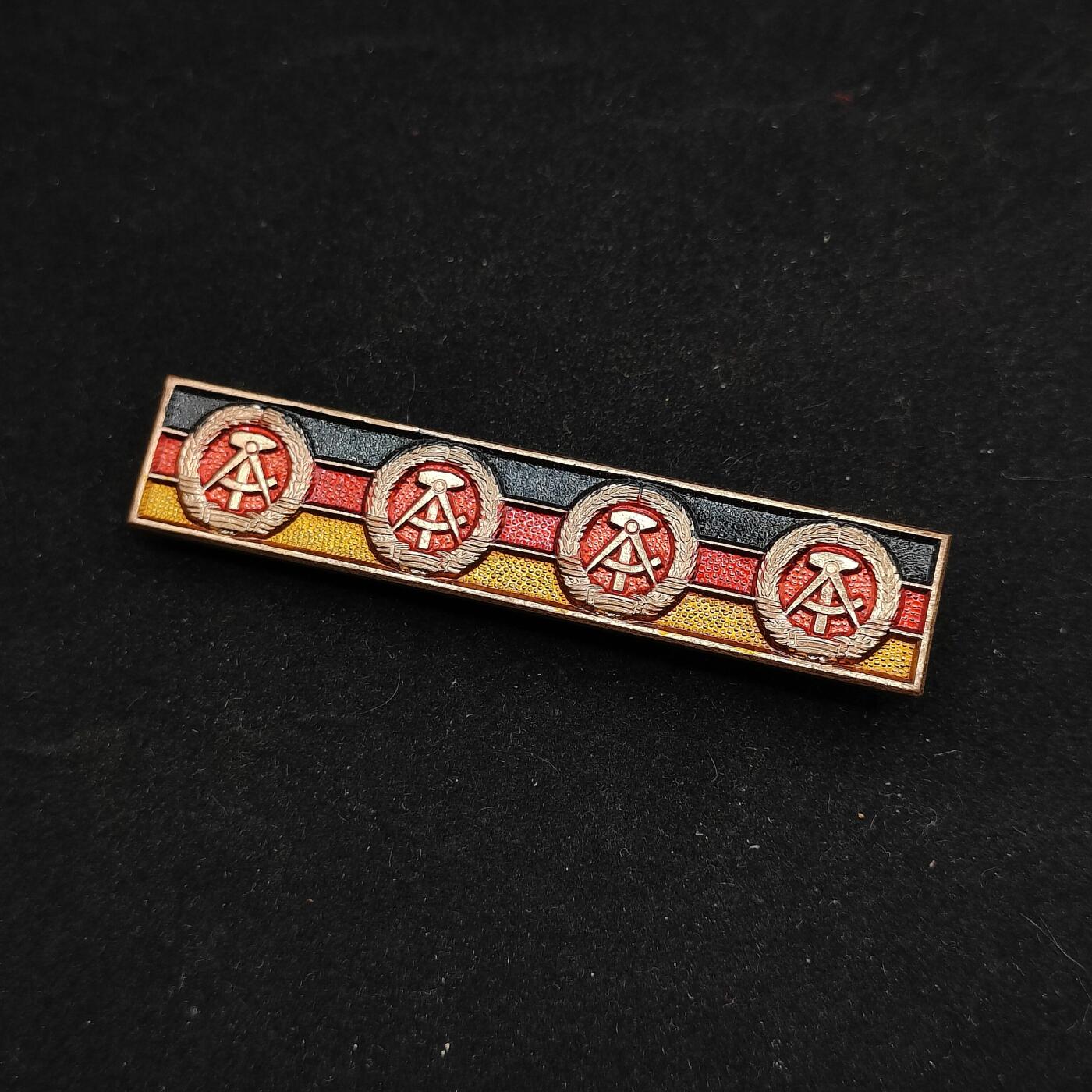 0元起拍勋章 第319期 咸鱼国勋章拍卖专场 12月17日（周三）下午6：00开始 稀少 东德劳动奖章四连上挂