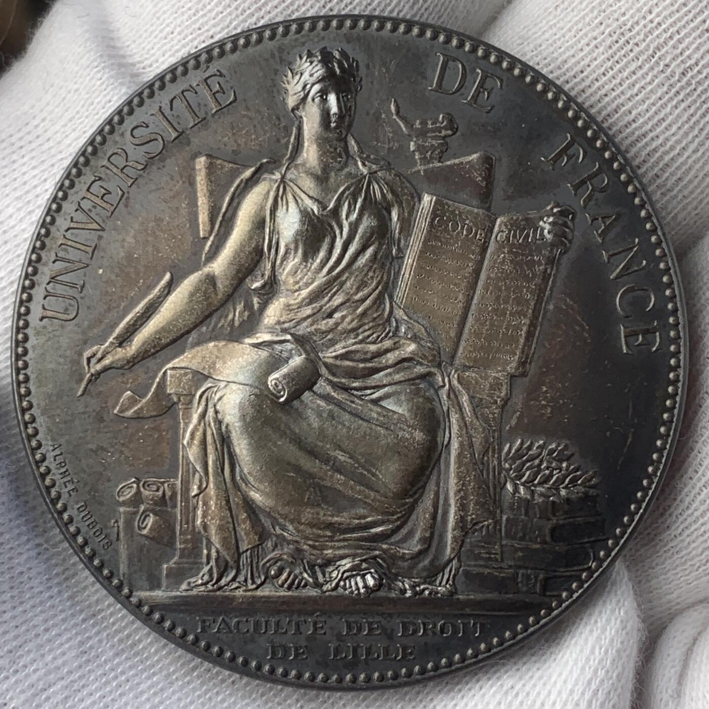 掌中浮雕-藏着的欧洲第046场 1894年法国里尔法学院颁发的银质奖章，45.5mm，50.3g，大师DUBOIS作品，品相包浆好