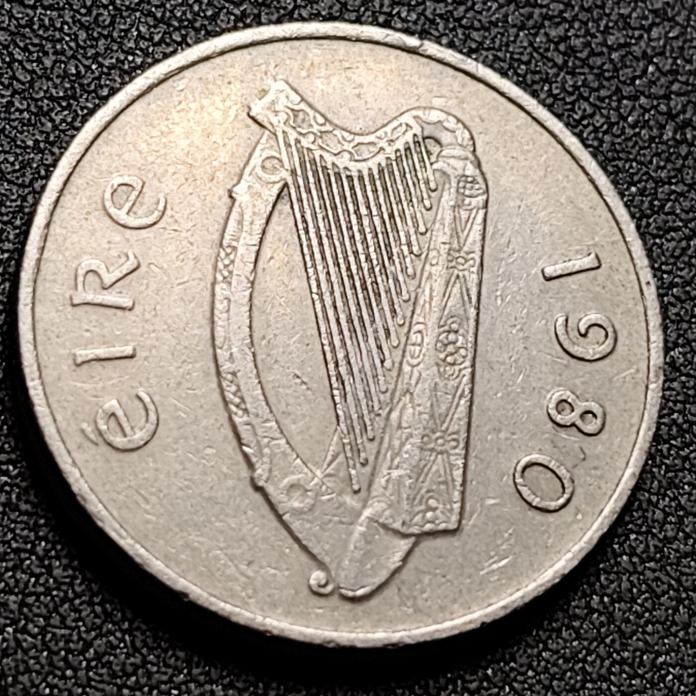 泉币菌-第147场-精品福利场 爱尔兰1980年 10便士白铜硬币 竖琴鲑鱼 28.5毫米 