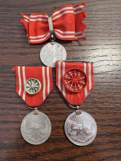 蒂克钱币-第52场 日本勋章徽章 专场 - 赤十字社不同时期 纪念章三枚 非银材质