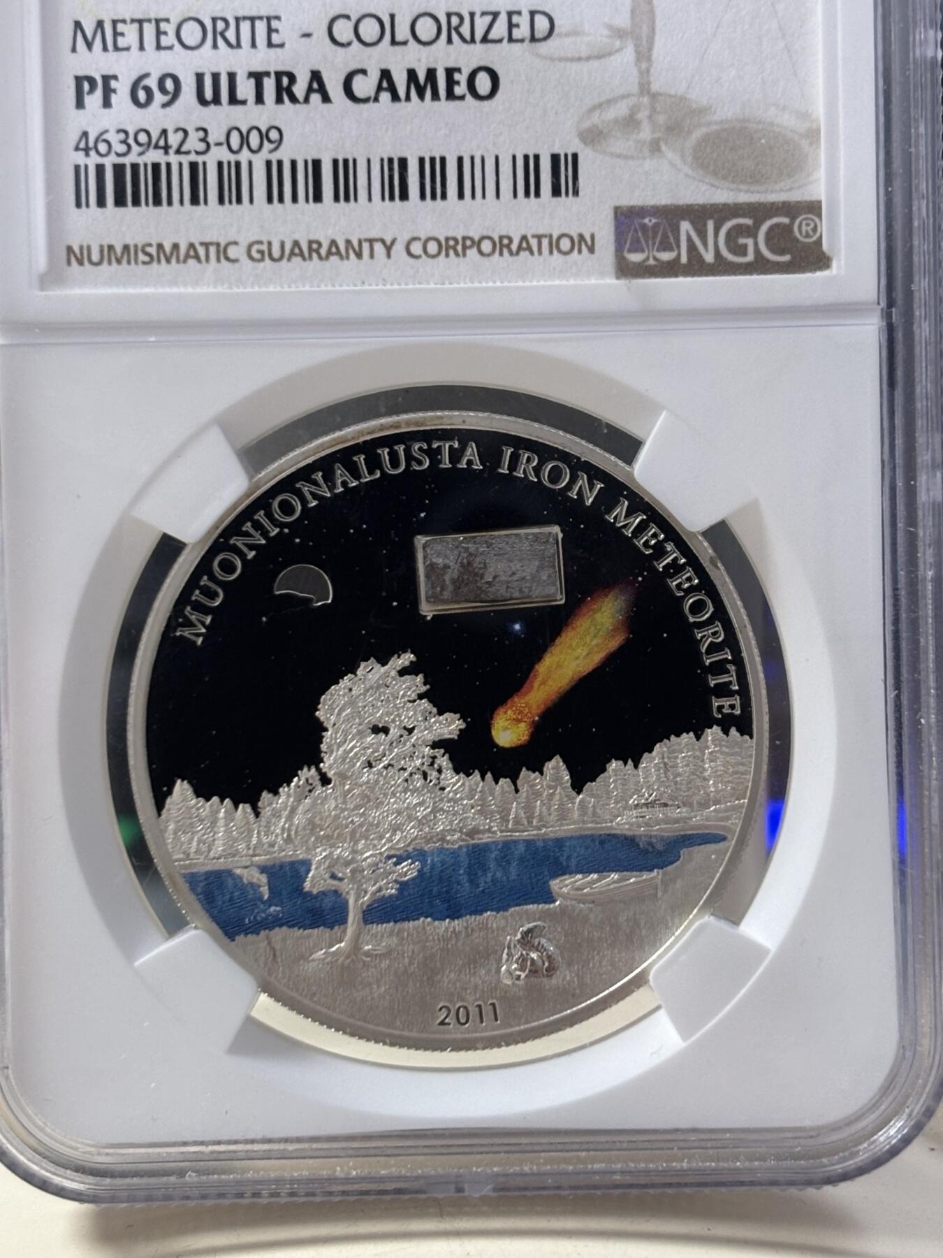 第186期拍卖 库克2011年镶嵌摩尼欧纳路塔镍铁陨石纪念彩色银币NGC-PF69,925银，20克，发行2500枚