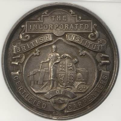 掌中浮雕-藏着的欧洲第046场 - NGC MS62 ：1914年英国注册木匠联合机构The Incorporated British Institute of Certified Carpenters颁发的银质奖章，45mm