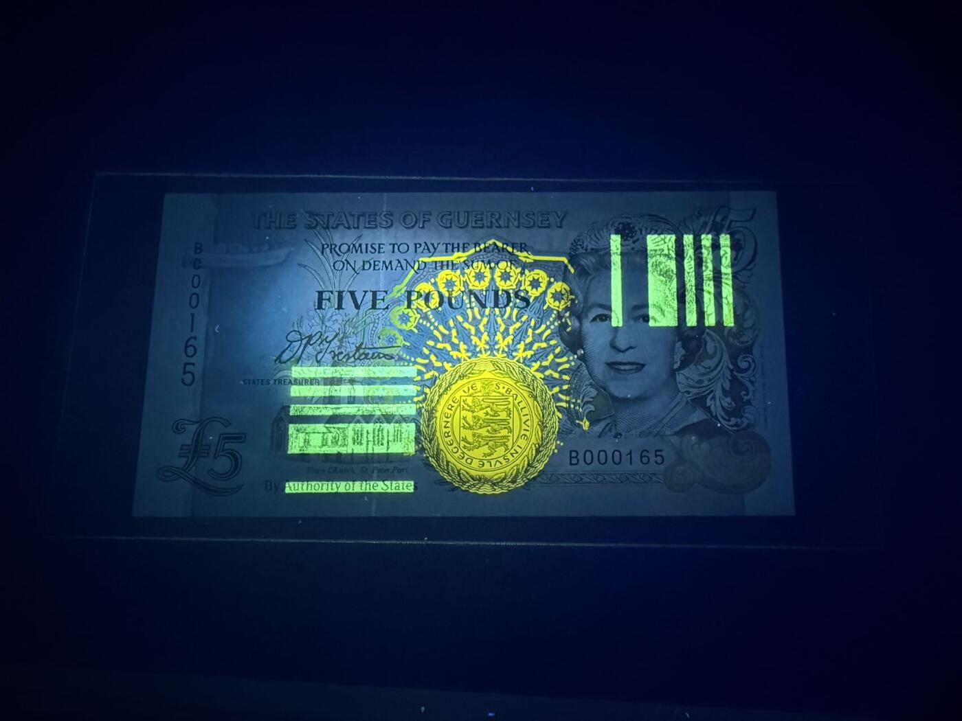 【炜奕收藏】，第五十三期 1996年根西岛5镑，UNC品相，稀少a版无347百位号