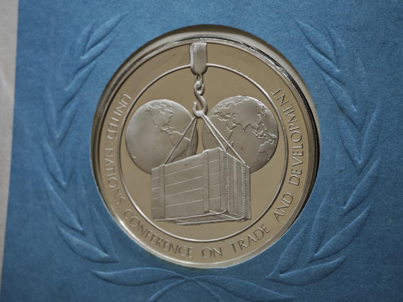 【淘币小摊】实时拍第八百三十拍   银币套币场   满百包邮可预留二周 每周一统一发货   联合国精制银章重20克925银银价260