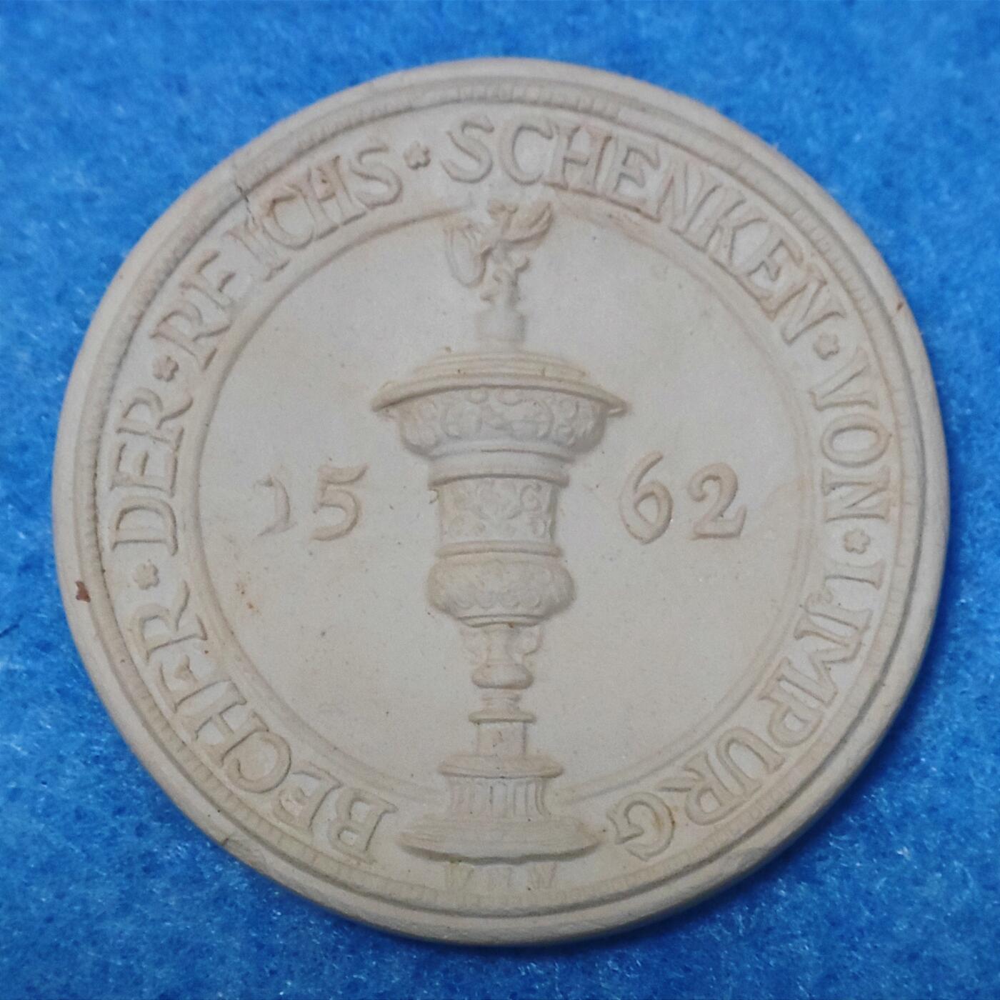 12月14日 🌏全球币章 珍品：1922年，德国，盖尔多夫10马克，陶瓷，紧急币，原盒3枚套，直径约40.5mm，41.5mm，43mm，重约：9g，10g，11g，全套综合近unc品相