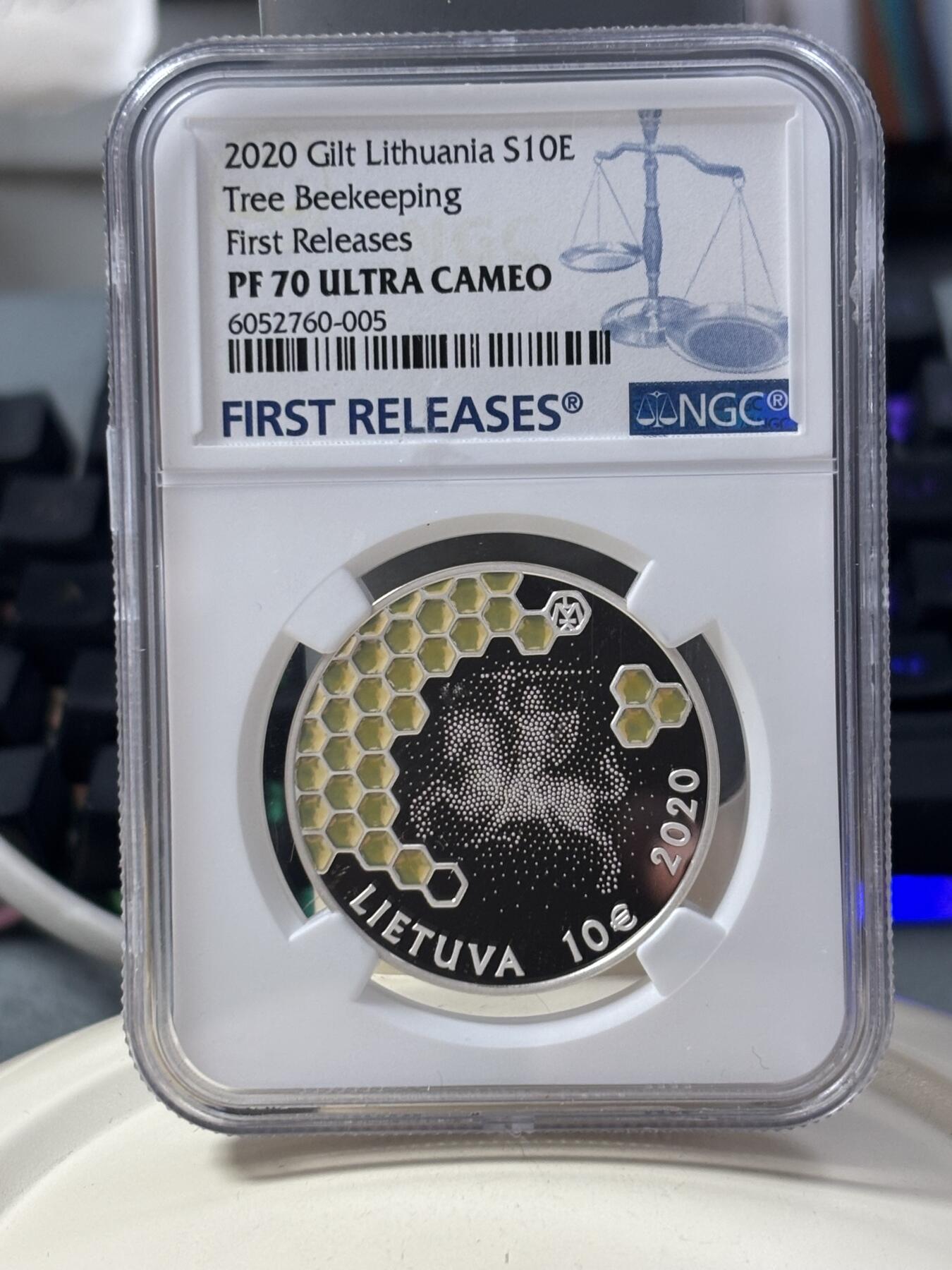 第186期拍卖 立陶宛2020采蜂人镀金纪念银币NGC-PF70首期无原盒证书，23.33克，925银镀金，发行量2500枚