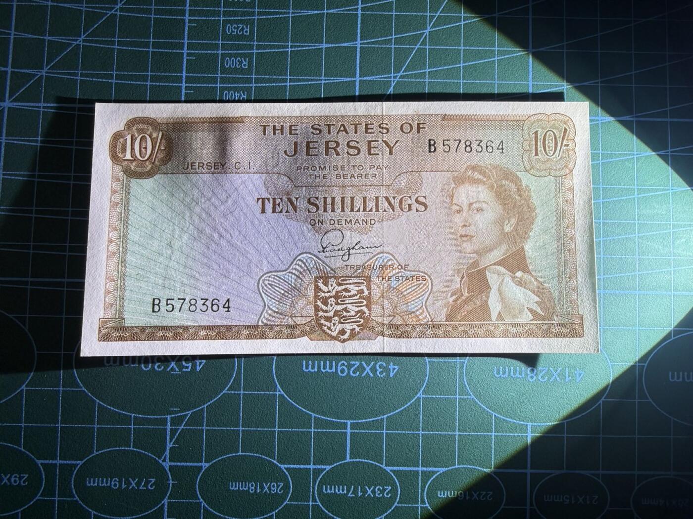 【炜奕收藏】，第五十三期 1963年泽西10先令，UNC品相，乱龙号