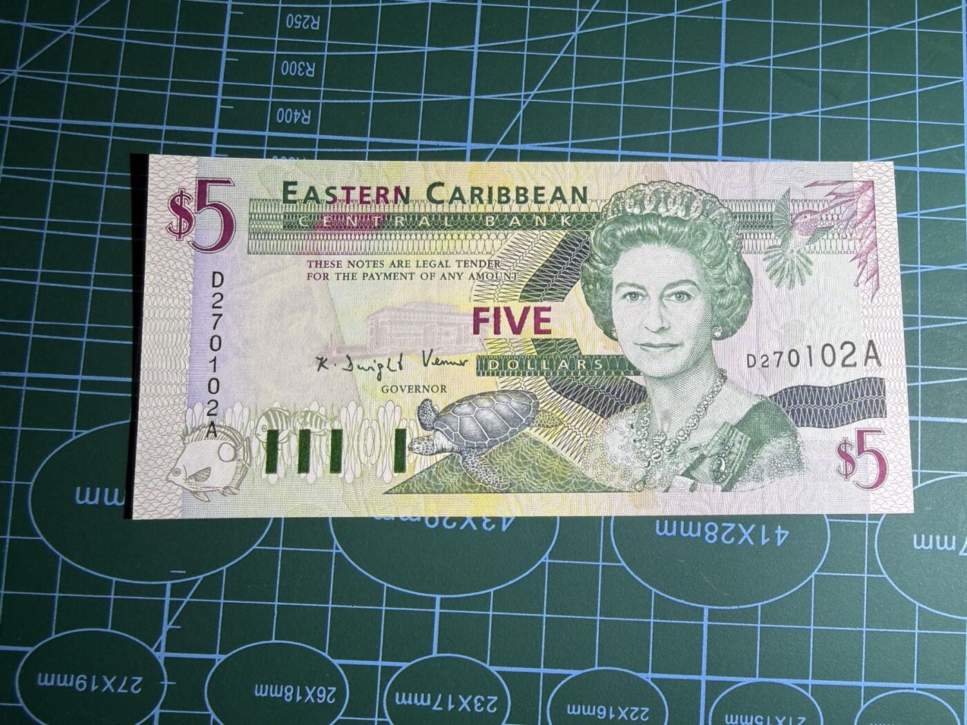 【炜奕收藏】，第五十三期 1994年东加勒比5元，UNC品相，字母A安提瓜