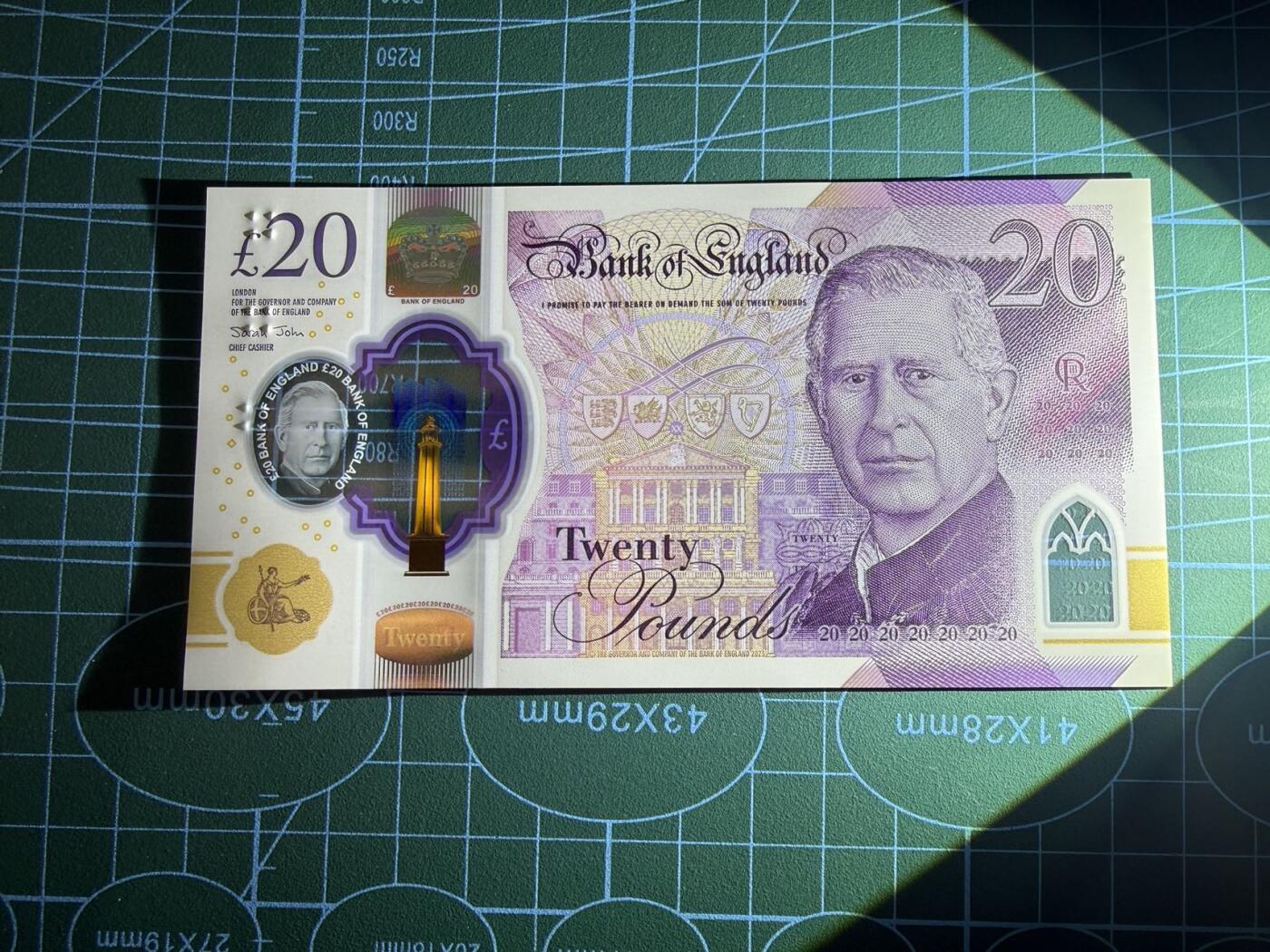 【炜奕收藏】，第五十三期 英国查尔斯20镑，UNC品相