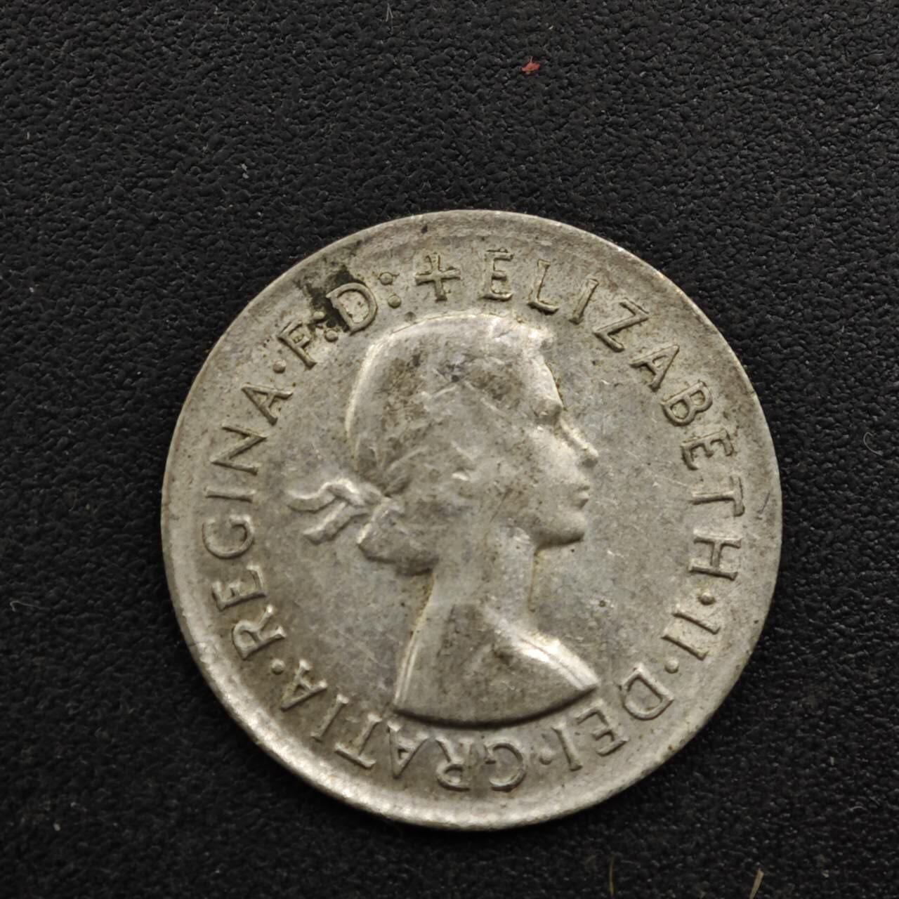 【淘币小摊】实时拍第八百三十一拍   散币场   满百包邮可预留二周 每周一统一发货   澳大利亚1963年伊丽莎白二世3便士银币