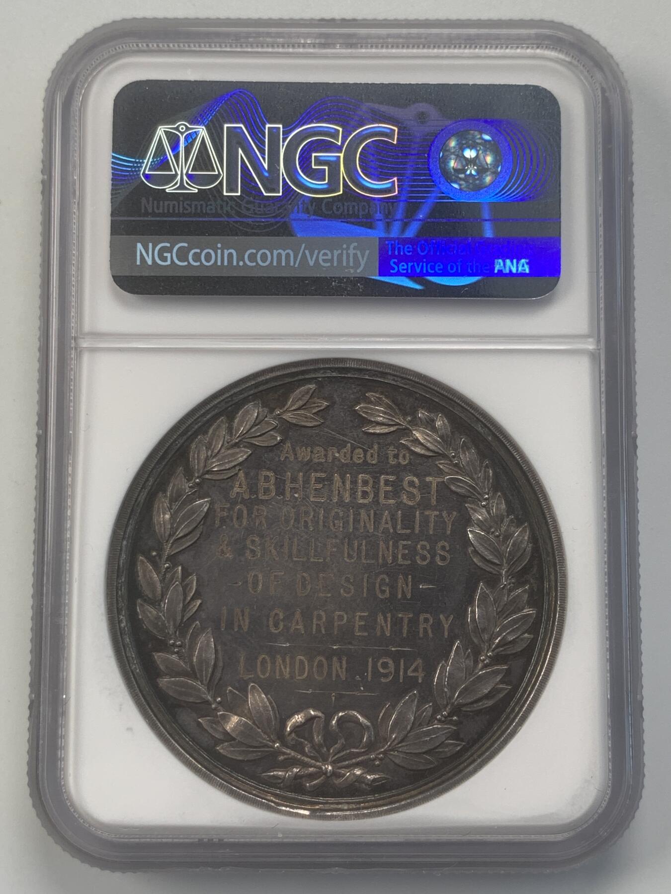 掌中浮雕-藏着的欧洲第046场 NGC MS62 ：1914年英国注册木匠联合机构The Incorporated British Institute of Certified Carpenters颁发的银质奖章，45mm