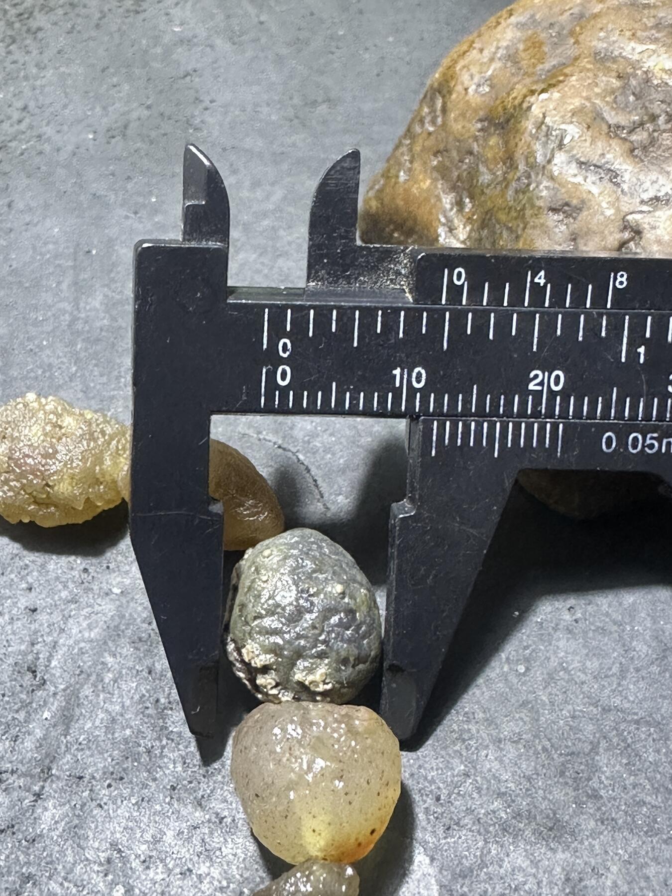 精美阿拉善多宝筋脉石原石手串一条，