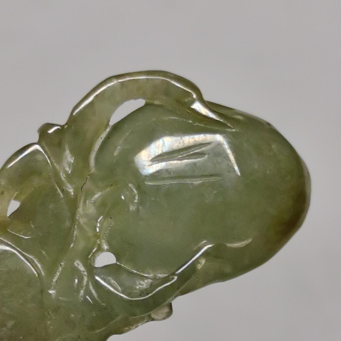 杂件专场89期 清代老玉吊坠，手雕猴和桃